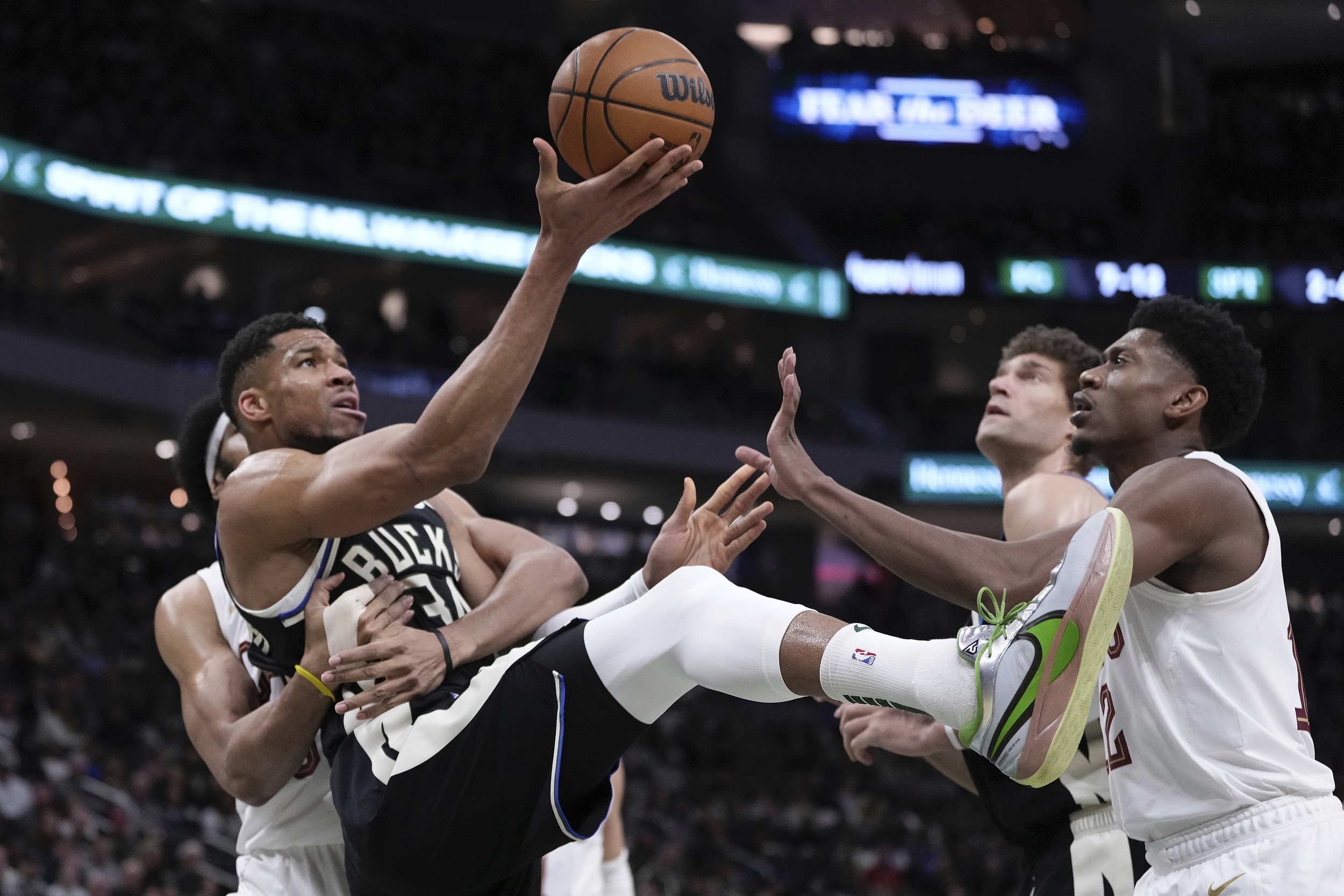 雄鹿完胜四川队，杜兰特关键制胜