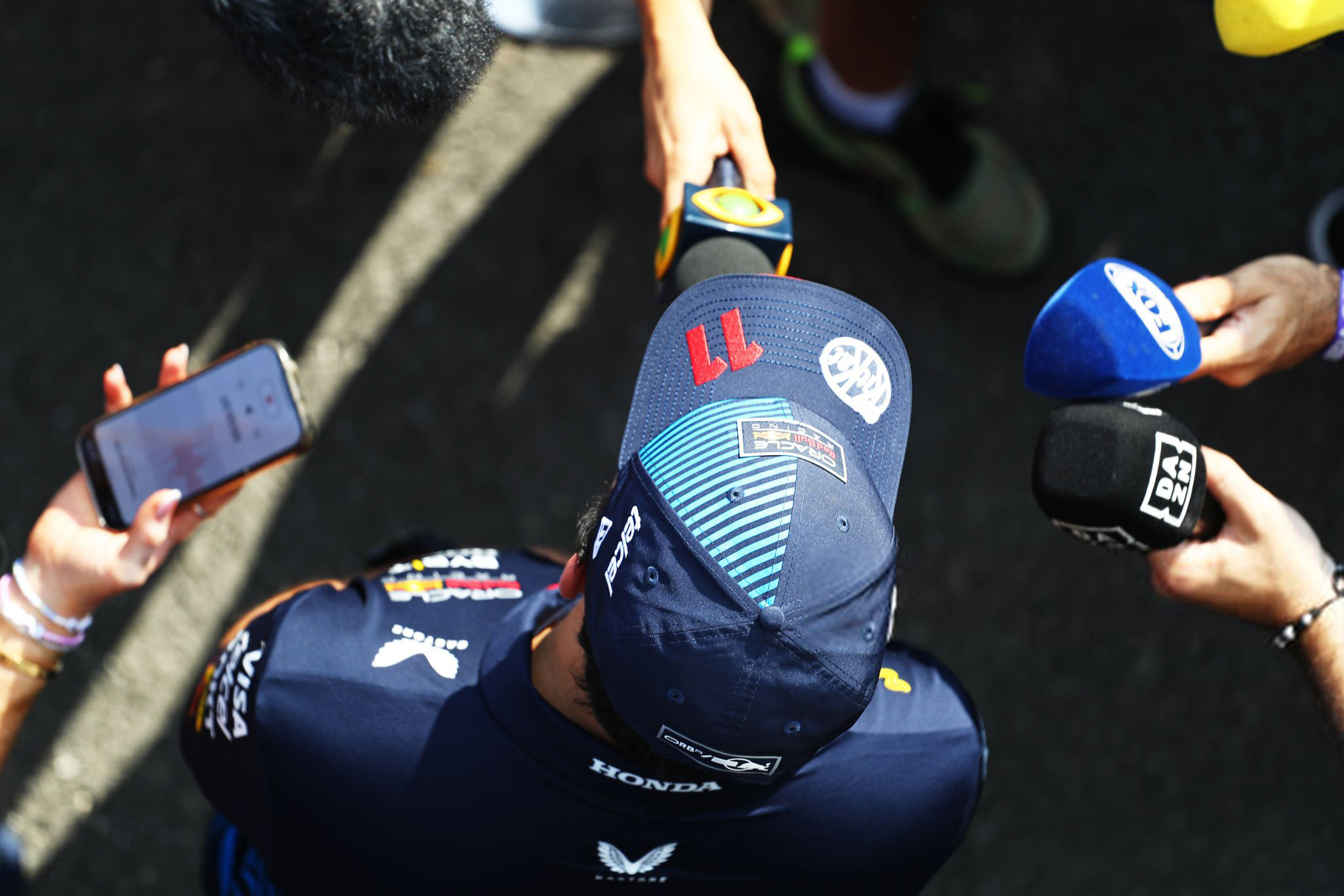 威廉姆斯碾压红牛车队,佩雷兹点燃赛场 威廉姆斯碾压红牛车队,佩雷兹点燃赛场