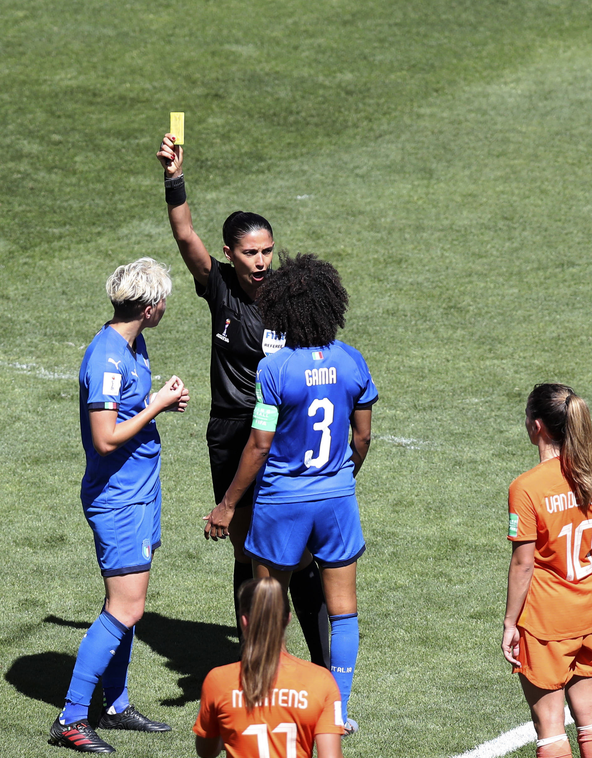 瓦朗谢纳出乎意料逆转取胜,法国联赛再起波澜 瓦朗谢纳出乎意料逆转取胜,法国联赛再起波澜