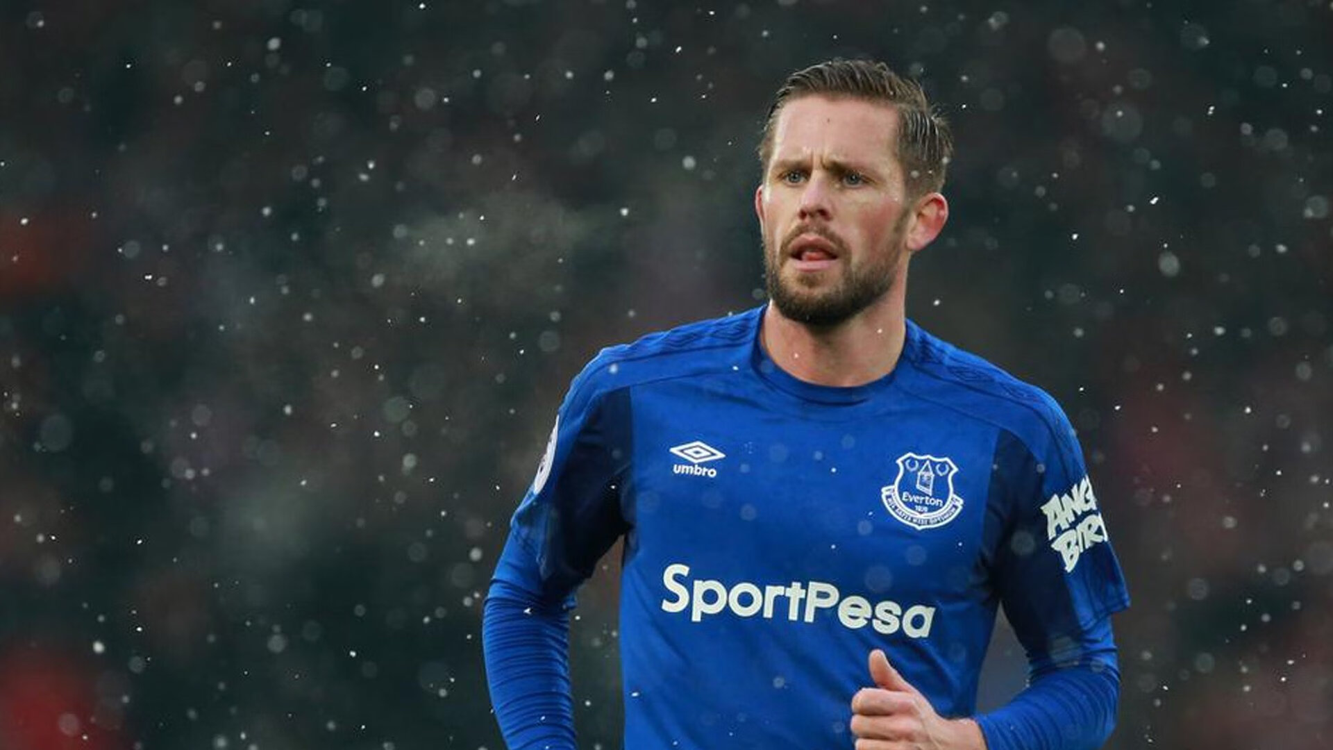 东决关键战之夜,霍勒迪状态火热,雄鹿的隐形引擎如何点燃冠军之路