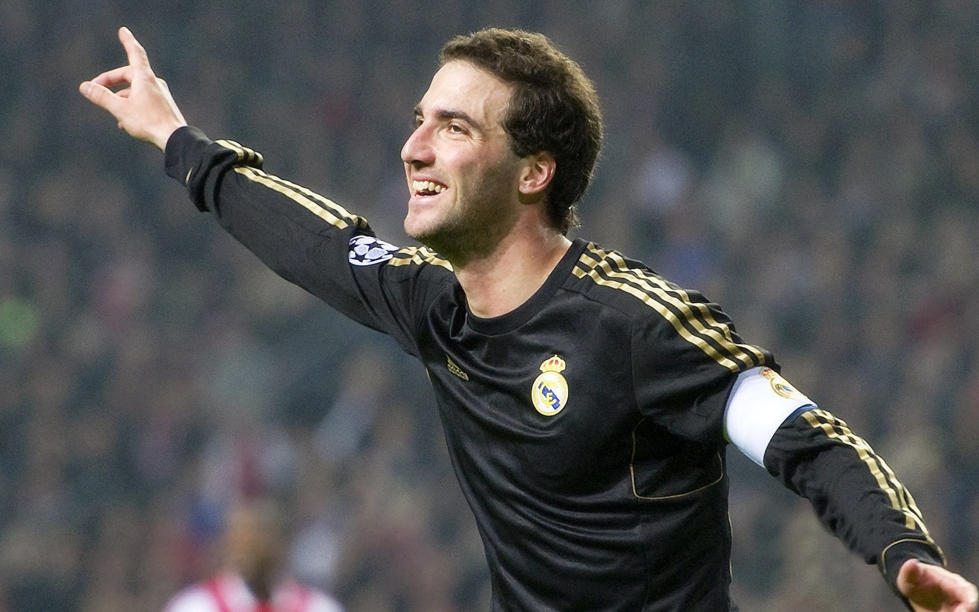 绿茵场上的鏖战，乒乓台前的制胜—法兰西与波兰的体育交响